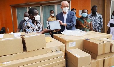 : Professor Matthias Richter-Tutur presenting items to DR Owusu-Danso