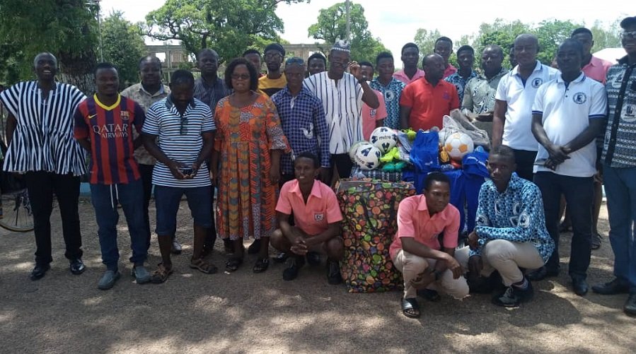 • Mrs Babachuwey (4th left) with staff and old students after receiving the items