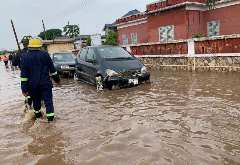 • Some of the personnel assisting drivers in the floods
