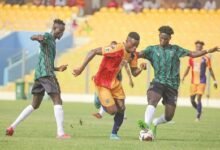 • Hearts Kwadwo Obeng Jnr beats off a challenge from James Sewornu and Dauda Yussif Seidu Photo: Raymond Ackumey