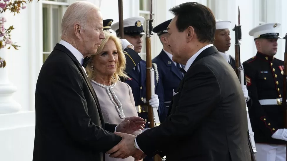 President Biden (left) and President Yeol