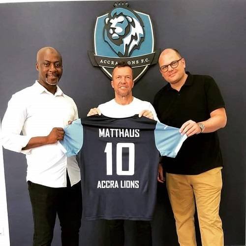 • Matthaus, sandwiched by Coach Ibrahim Tanko (left) and Oliver Konig, displaying his jersey after the event