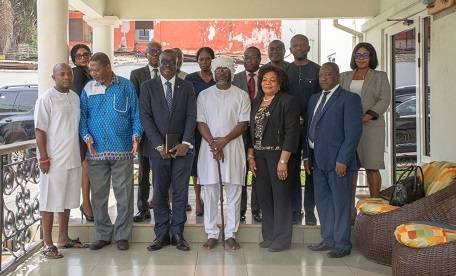 Nai Wulomo Nuumo Akwaa Mensah III ( third from right) with officials of the Bank after the meeting