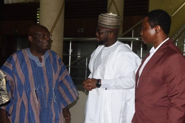 Dr Kwaku Afriyie (left) interacting with Dr Abiola Salami (middle), Editor in Chief of the Peak Performer. With them is Mr Brian Reuben, CEO Africa Economic Summit Photo Michael Ayeh