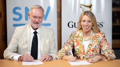 Mr Spaarman and Ms Weesie signing the document
