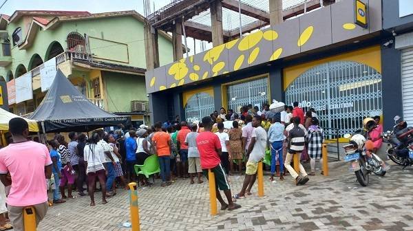 Some applicants going through the registration process..