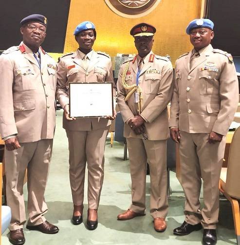 Captain Erzuah (second left) displaying her award