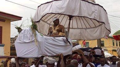 Nana Kwadwo Conduah VI, in a palanquin during a procession of chiefs to the durbar grounds