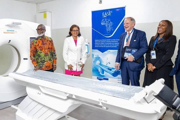 Mr Grant (left) and Dr Wulff (second from left) inspecting the CT scanner with . With them are Dr Oyeyinka (right) and Mr VanSchaik.