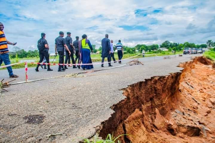 Dr Hafiz Bin Salih and other dignitaries inspecting the road