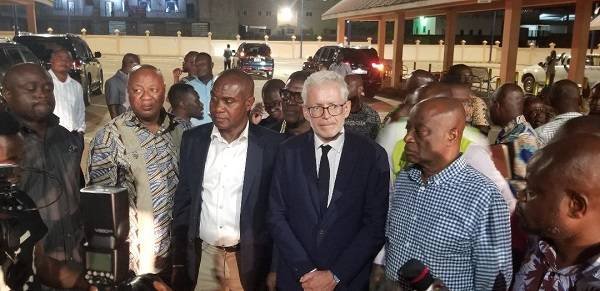 Mr Lecas interacting with other local officials during the visit of the project