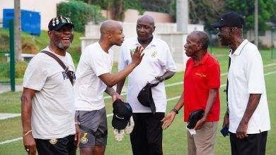 Andre Ayew interacts with the Ghanaian legends (from left) Willie Klutse, Kuuku Dadzie, Rev Osei Kofi and Rev Kofi Pare