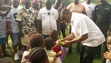Mr Duker sharing items to the children during the event