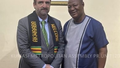 • Mr Samuel Pyne (right) with Mr Daniel Krull