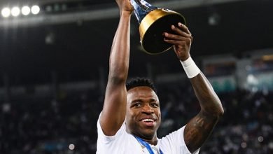 Vinicius Jr with the Super Copa trophy