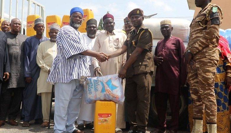 Alhaji Kabore (sixth from left) presenting the items to ADP Muktar (third from right)