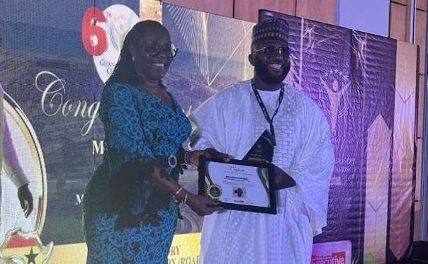 Alhaji Osman receiving a certificate of honor from Mrs Usula Owusu Ekumfi, Minister of Communications and Digitalization