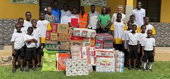 The donors with the beneficiaries .