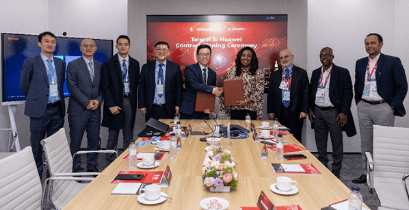 The leadership teams of the two institutions after signing the contract