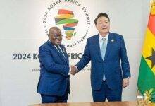 President Akufo-Addo (left) exchanging plesantaries with Korean President Yoon Suk-yeoll