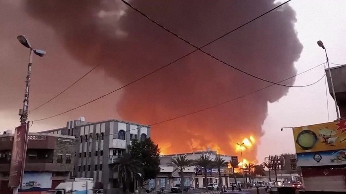 Footage from Hodeidah showed huge fires raging on Saturday evening