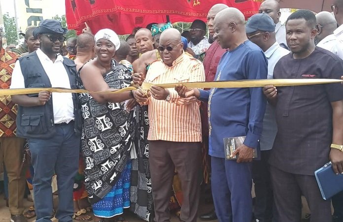 President Akufo-Addo (middle) cutting the tape to officially open the road for use