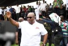 Former President John Mahama responding to cheers from the supporters on arrival Photo: Geoffrey Buta