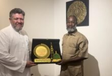 Dr Yabila (right) receiving the plaque from Sheikh Mahmud