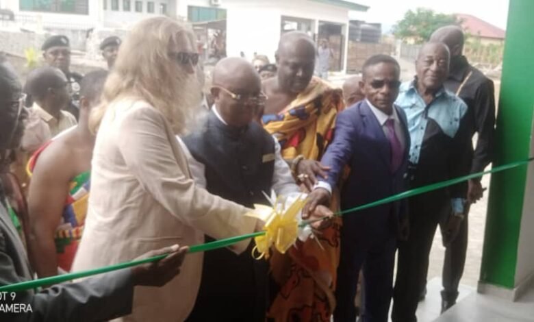 Mr Johnson Akuamoah Asiedu (right), Portfolio Manager, Ms Viktoria Kowarzik of Kfw (left) supporting Dr Archibald Latsa (middle), the Volta Regional Minister, to inaugurate the Audit Service building in Ho