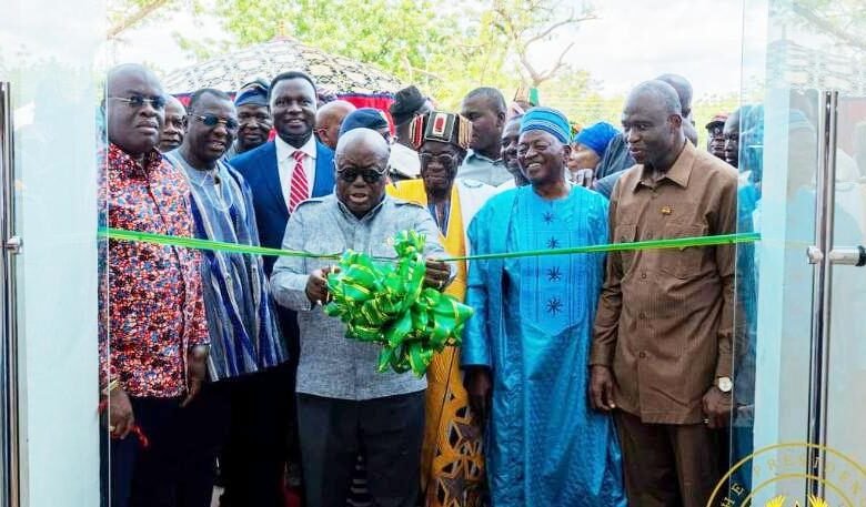 President Akufo-Addo cutting the tape to open the Silver Jubilee Building Complex at UDS, Nyakpala