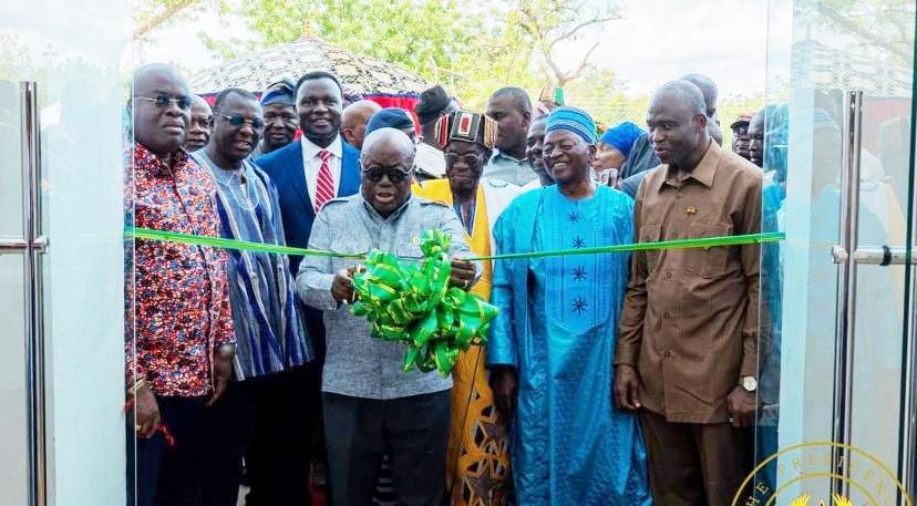 President Akufo-Addo cutting the tape to open the Silver Jubilee Building Complex at UDS, Nyakpala