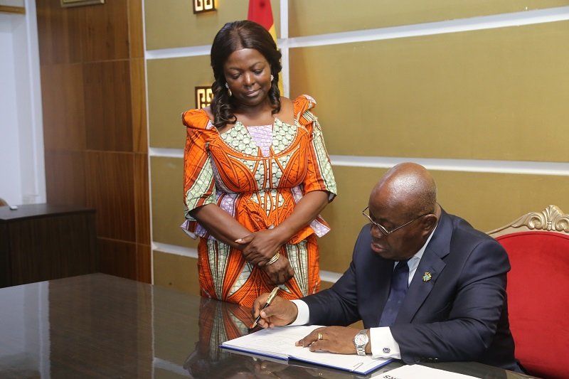 • President Akufo-Addo signing the Presidential Compact on WASH at the Jubilee House. With him is Lydia Seyeram Alhassan, Minister of Sanitation and Water Resources