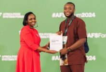 • Dr Faried (right) receiving his award