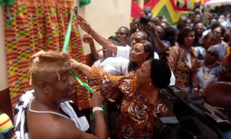 • Mrs Rebecca Akufo-Addo being assisted by Ga Mantse, Nii Tackie Tsuru II, to cut the tape to hand over the schools