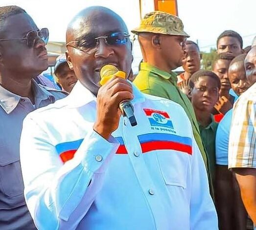 • Dr Bawumia (right) exchanging greetings with some traders at the Kaneshie Market