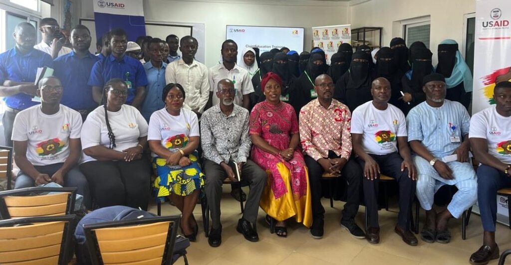 • Dr Imurana Mohammed (middle) with staff and some students of Ithe slamic Research Institute