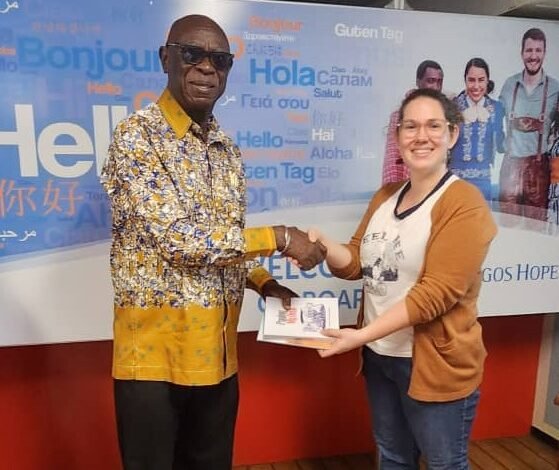 Mr Owusu - Koranteng presenting the books to Ms Viguier Christiana Anne Grace