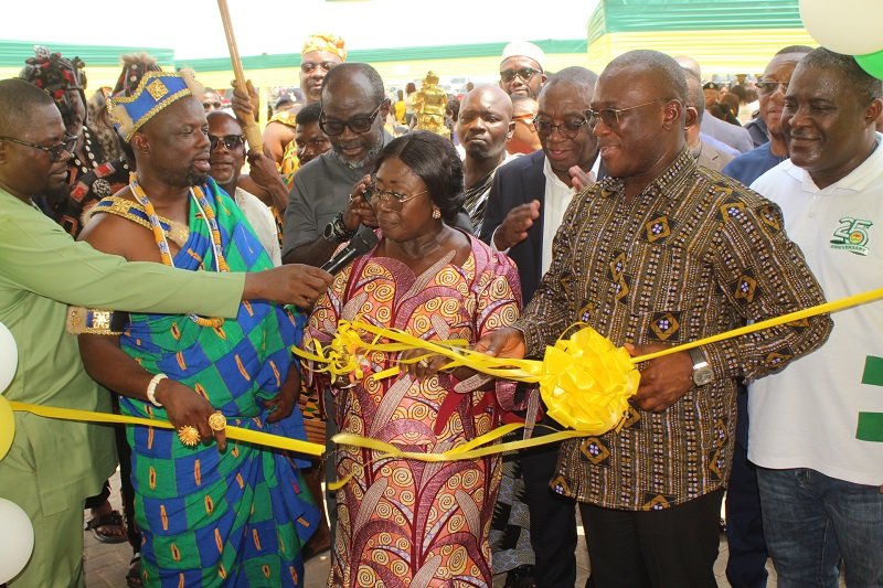 • Akosua Frema Osei-Opare (middle) Chief of Staff, being assisted by Nii Naa Gbejelor Kenklen Mor (left),Chief of Narhman, and Mr Alhassan Tampuli to cut the tape to open the facility