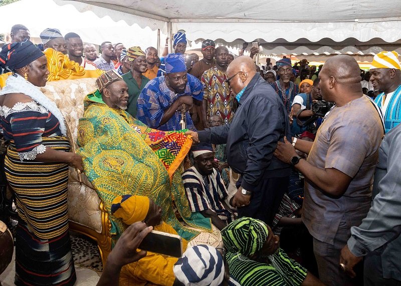 • President Akufo-Addo interacting with Yagbonwura Bikunuto Jewu Soale
