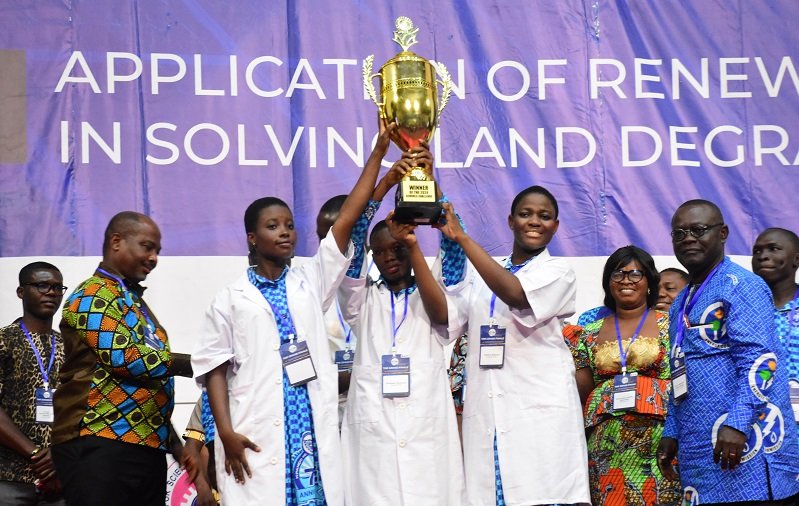 Kpando SHS with the trophy Photo: Seth Osabukle