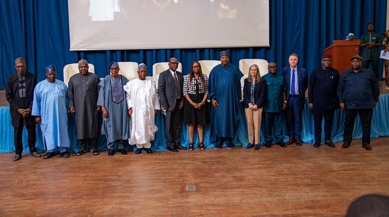 • Dr Maxwell Opoku-Afari (seated right) making a s• tDatiegmneitnatr iaets t haef tperro tghream lamuen c Phhoto