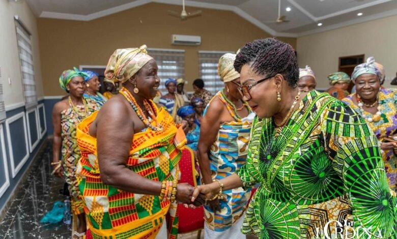 • Mrs Mahama exchanging plesantaries with one of the queen mothers