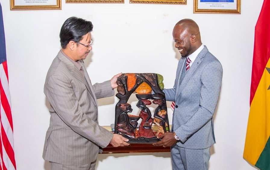 Mr Annan (right) presenting an artifact to the Malaysian Charge d’ Affaires and Minister Counsellor