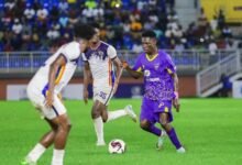 • Kingsley Braye tries to go past Hearts duo of Emmanuel Amankwah and Salim Adams