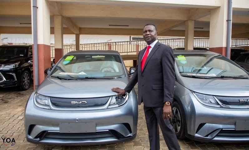 •Dr Yaw Osei Adutwum standing in front of the vehicles
