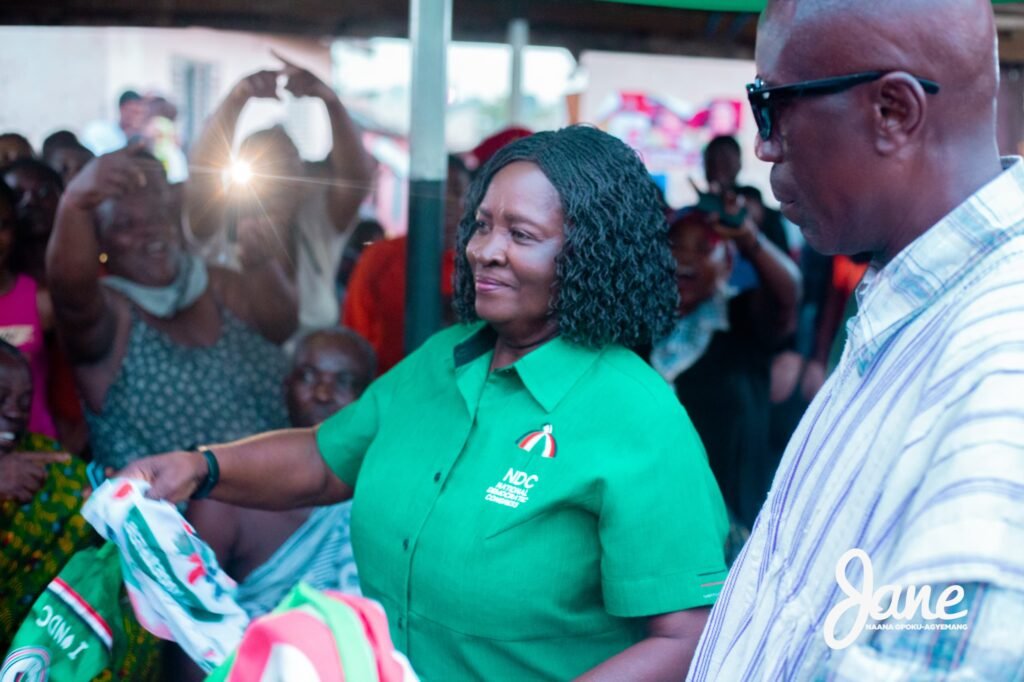 • Prof. Jane Naana Opoku-Agyemang
(second from right) after the donation