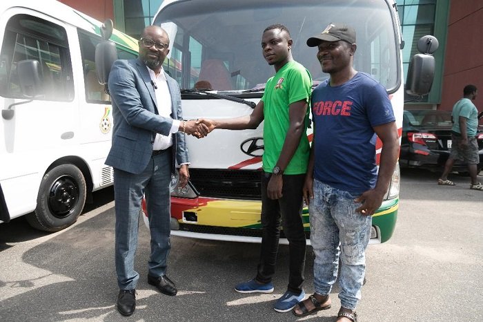 • President Simeon-Okraku presenting in a hand shake with Habib Mohammed, director of operations at Victory Club Warriors FC