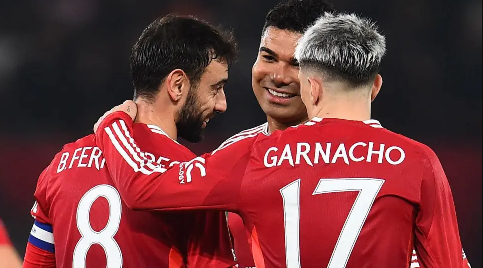 • Manchester United players celebrating their victory over Leicester