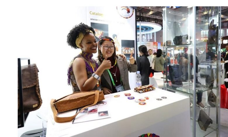 People pose for photos at the booth of South Africa at the 6th China International Import Expo (CIIE) in east China's Shanghai, Nov. 6, 2023. (Xinhua/Fang Zhe)