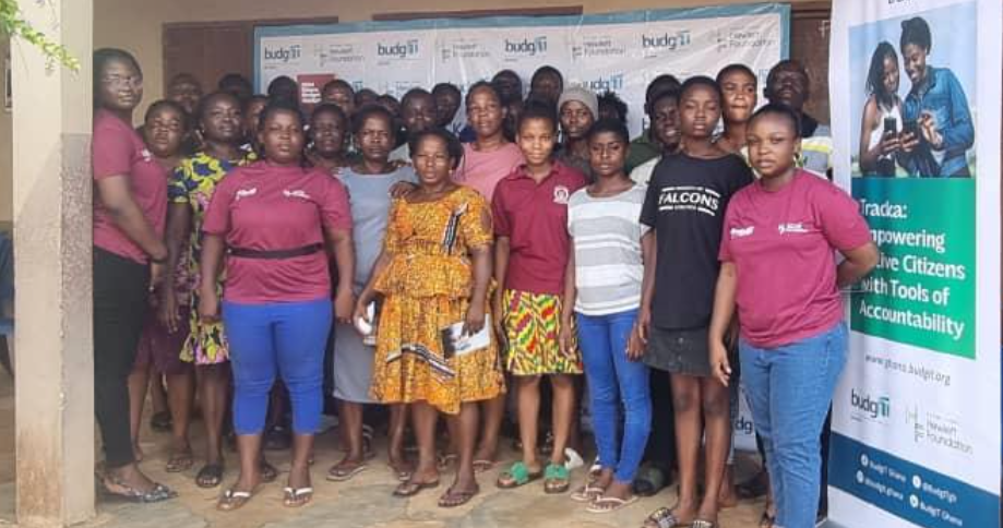 • The participants at Dzodze in the Volta Region • Dr Kwame Antwi Oduro (seated third from left) with Tim Pearce of MSB, KEW (fourth from right) and the participants